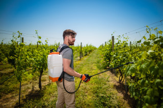 Škropilnica ročna Terra 12 nahrbtna Villager 