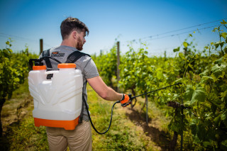 Škropilnica ročna Terra 12 nahrbtna Villager 