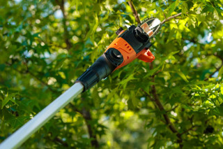 Žaga akumulatorska verižna teleskopska VCPS 0820 Fuse Villager 