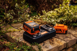 Polnilnik hitri dvojni 18V 2x3.5A Fuse Villager 