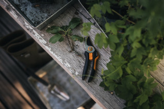 Škarje bypass m P321 solid 1057162 Fiskars 