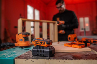 Akumulator+polnilnik 18V 1.5Ah+2.4A Fuse Villager 