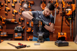 Vrtalnik-vijačnik udarni Fuse VPL 8120 Villager 