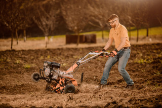 Prekopalnik VTB 843 Prime Villager 