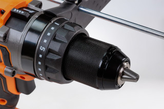 Vrtalnik-vijačnik udarni FUSE VLP 8220 