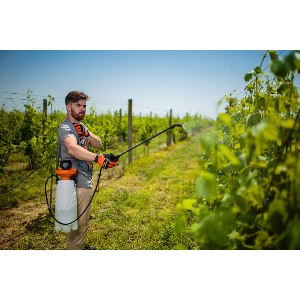 Škropilnica ročna Terra 5 naramna Villager 