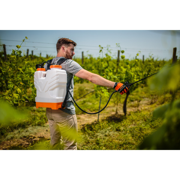 Škropilnica ročna Terra 12 nahrbtna Villager 