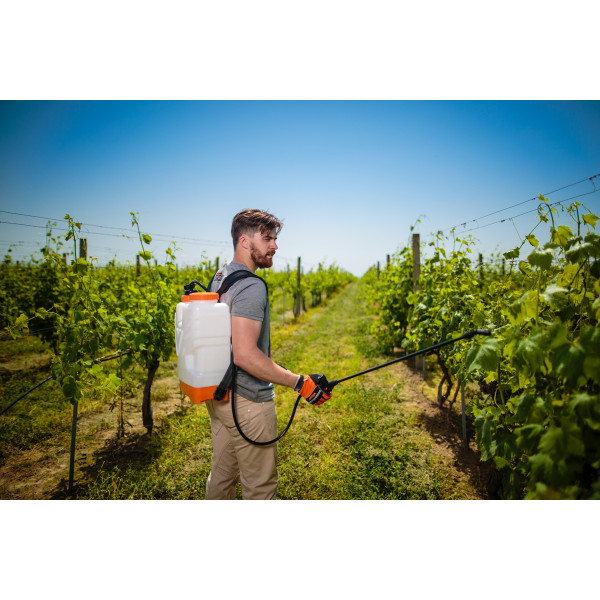 Škropilnica ročna Terra 12 nahrbtna Villager 