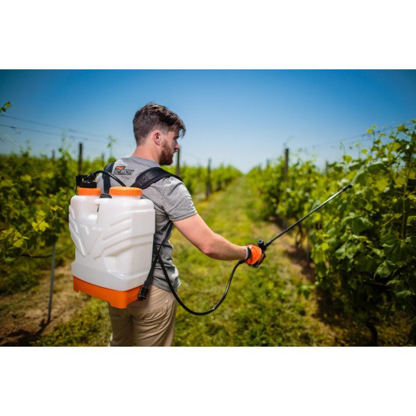 Škropilnica ročna Terra 12 nahrbtna Villager 
