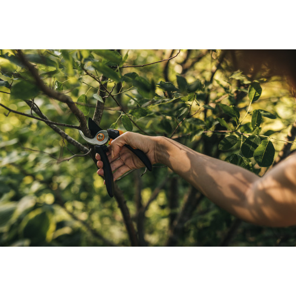 Škarje bypass m P321 solid 1057162 Fiskars 