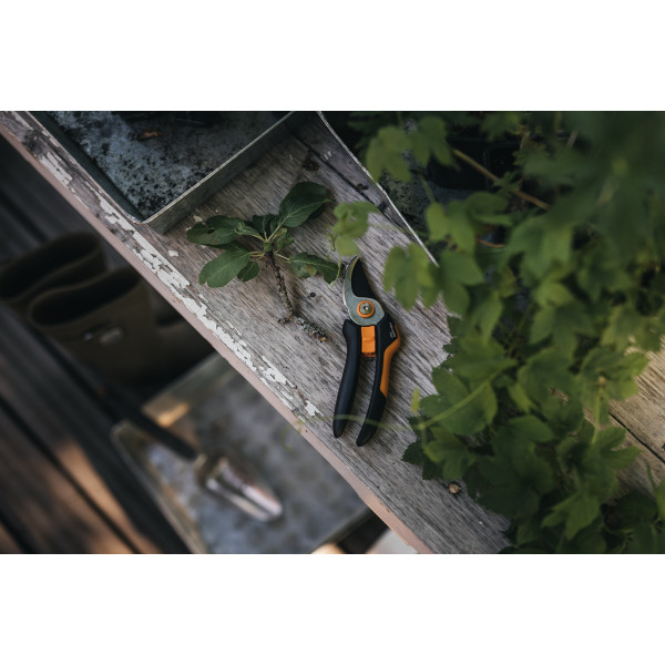 Škarje bypass m P321 solid 1057162 Fiskars 